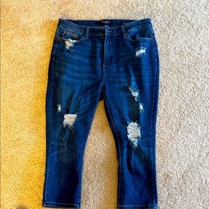 Judy Blue Distressed Crop Blue Jeans - Size 15/32